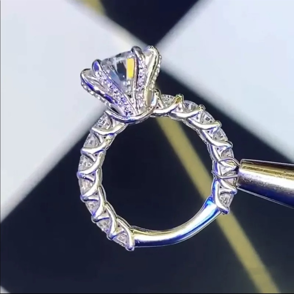 New Women’s Luxury 925 Silver wedding Ring 💍